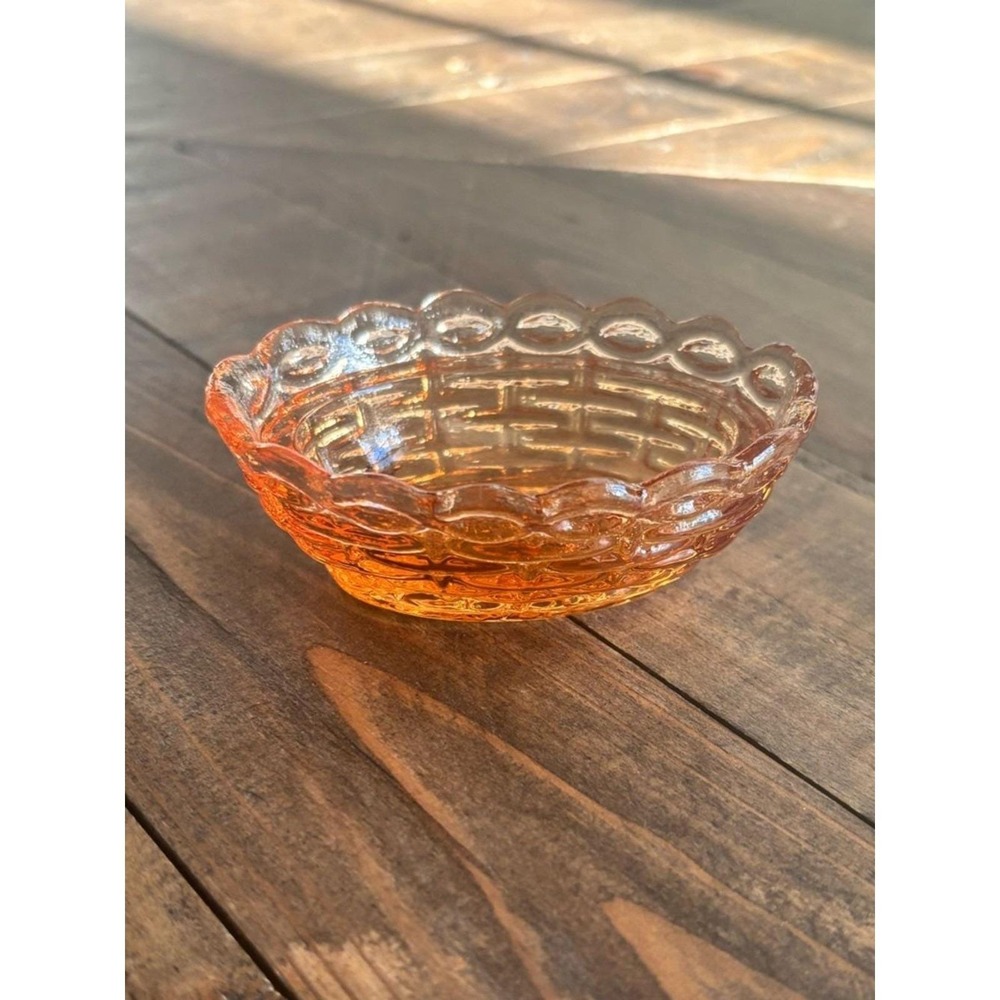 Vintage Westmoreland Amber Glass nest for hen on a nest. Figurine Collectible